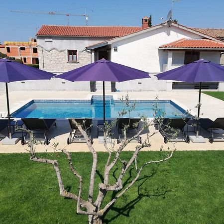 פורץ Holiday Home Victoria מראה חיצוני תמונה