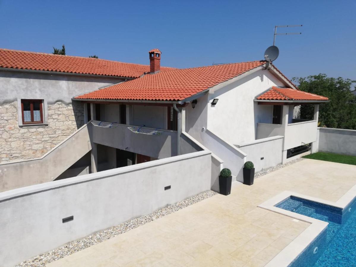 פורץ Holiday Home Victoria מראה חיצוני תמונה