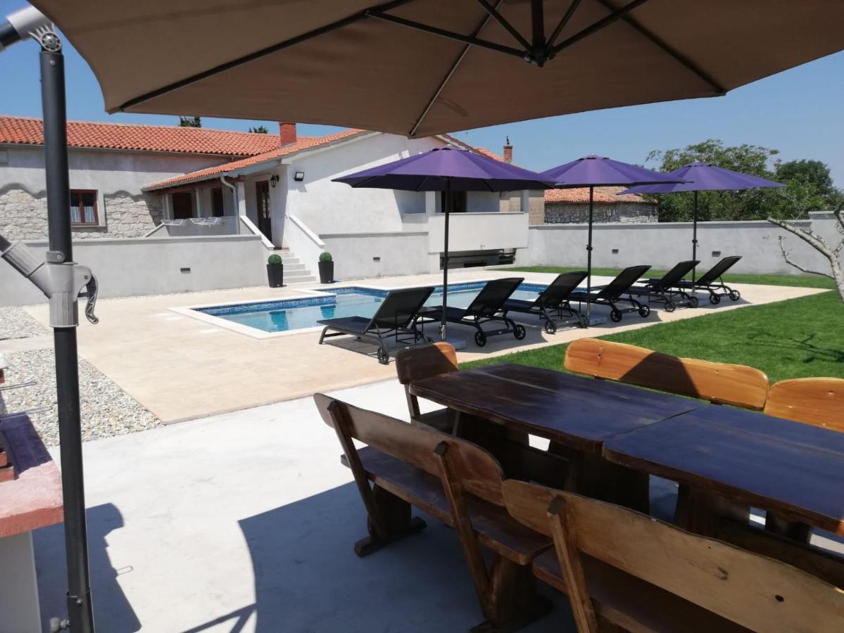 פורץ Holiday Home Victoria מראה חיצוני תמונה