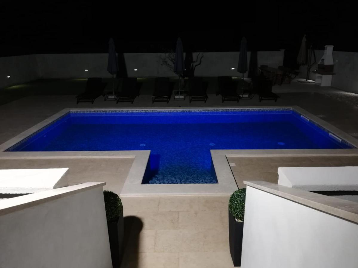 פורץ Holiday Home Victoria מראה חיצוני תמונה
