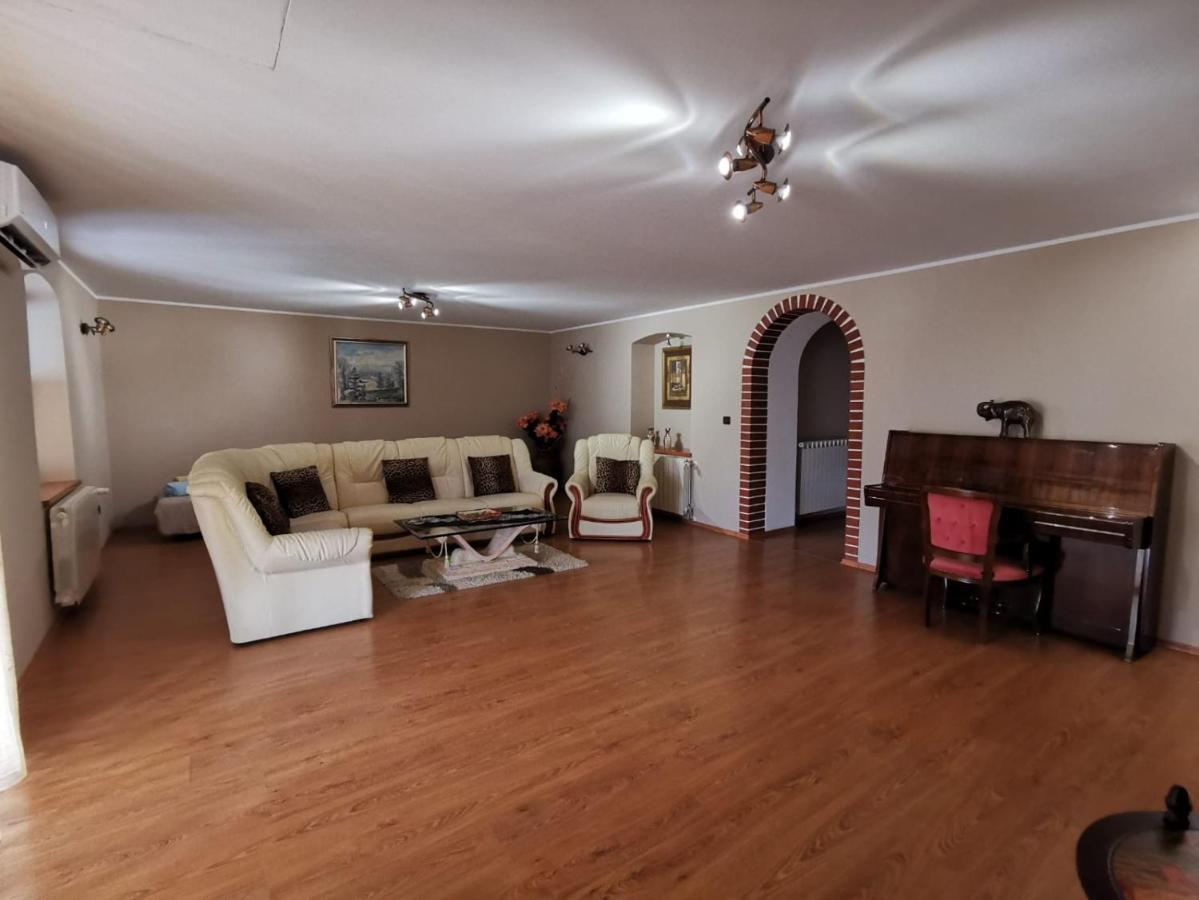 פורץ Holiday Home Victoria מראה חיצוני תמונה