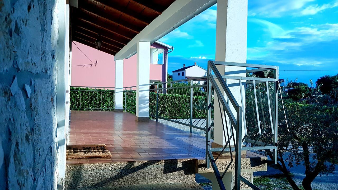 פורץ Holiday Home Victoria מראה חיצוני תמונה